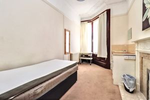Room (2)- click for photo gallery